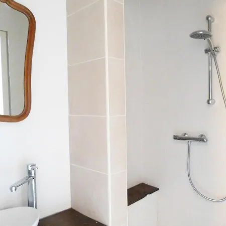 Holiday In Aux Jo Tes With Balcony בית נופש *