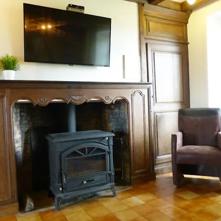Holiday In Aux Jo Tes With Balcony בית נופש